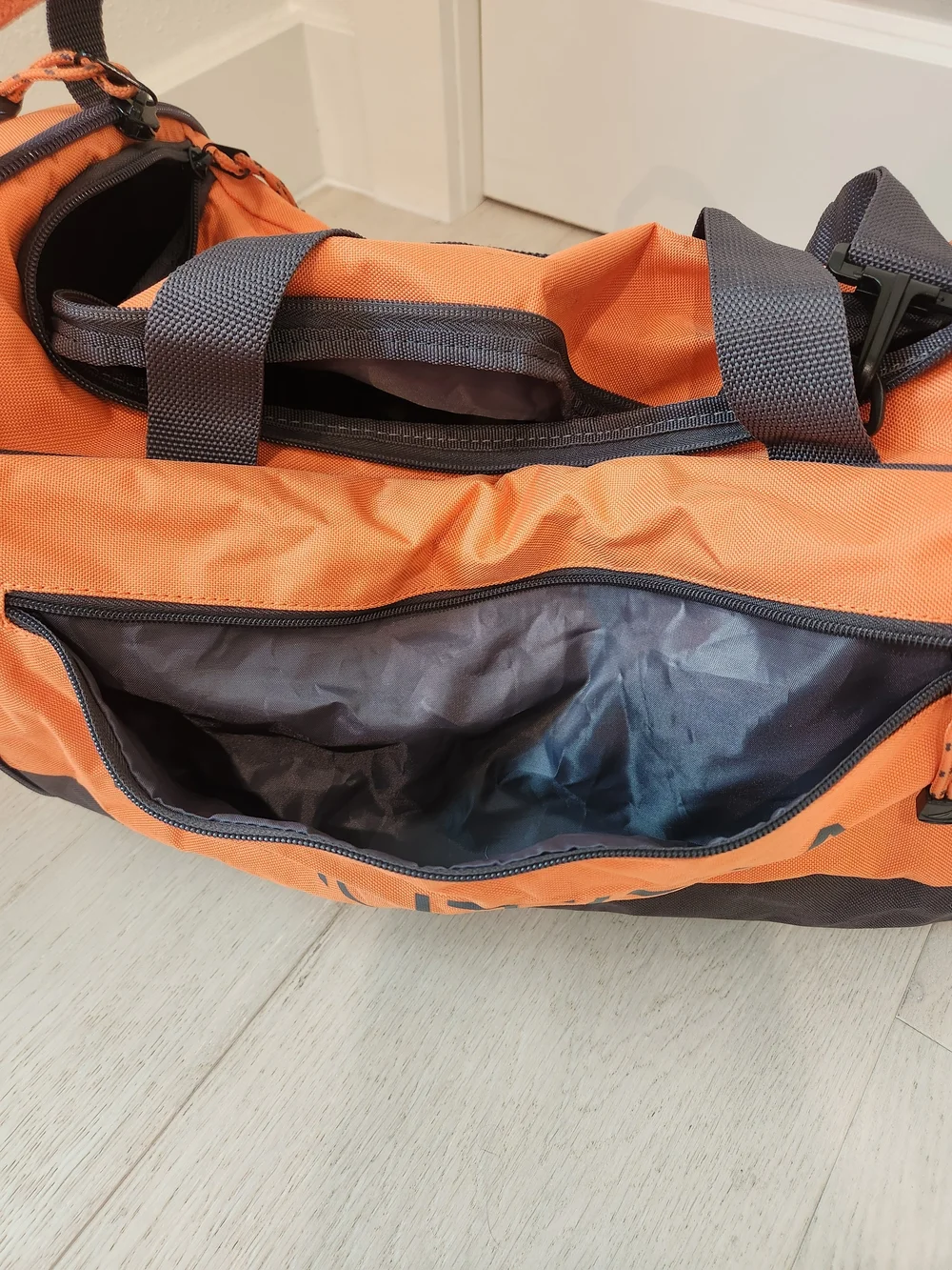 Nautica Duffle Bag Collapsable Orange Embossed Sail Logo Hard Clam Shell Case